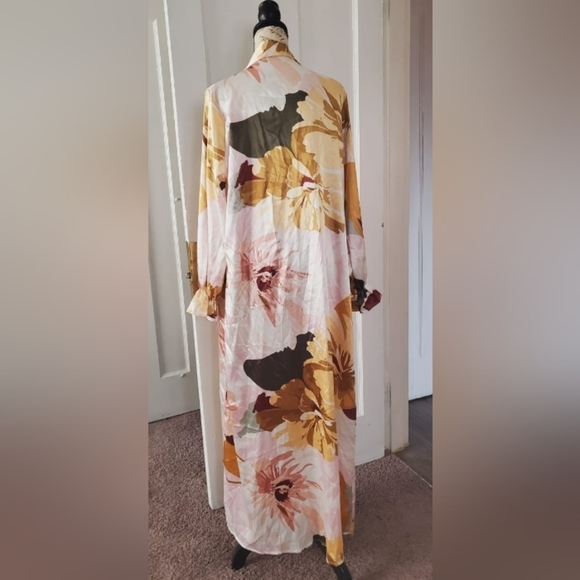 Vintage open Gown. 🌴 - Picture 3 of 6